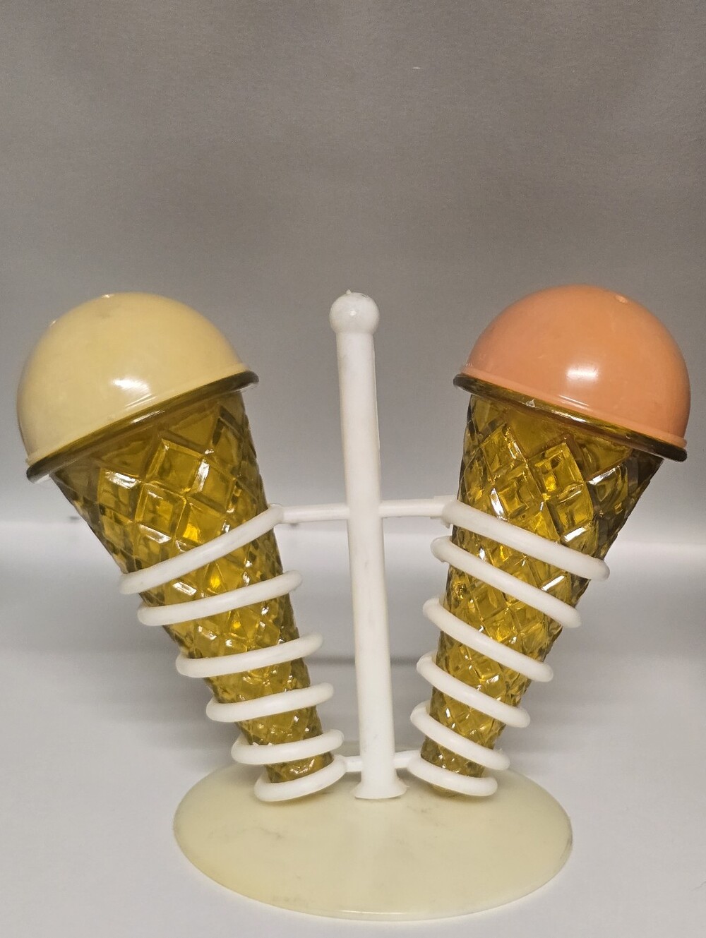 Vintage Novelty Ice Cream Cone Salt And Pepper Shakers
